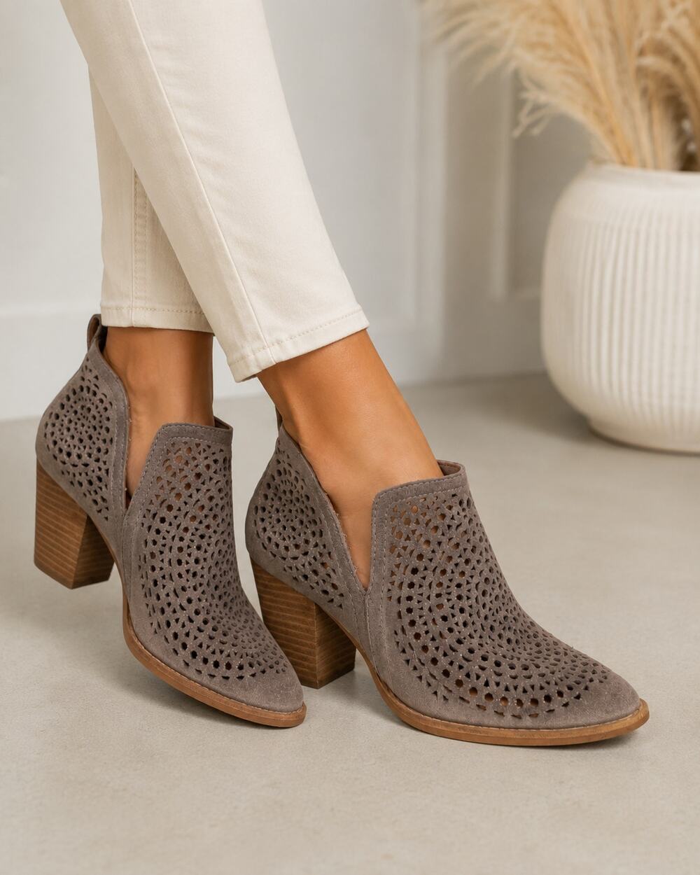 Jeffrey Campbell Brown Laser Cut Stacked Wood Ankle Boots Womens 9 Booties Fall